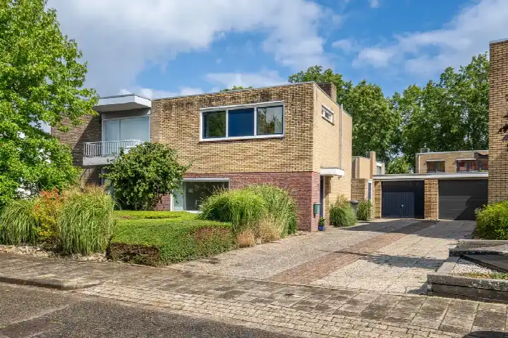 Semi-detached for sale: Dokter van Berckellaan 11, Caumerveld Heerlen