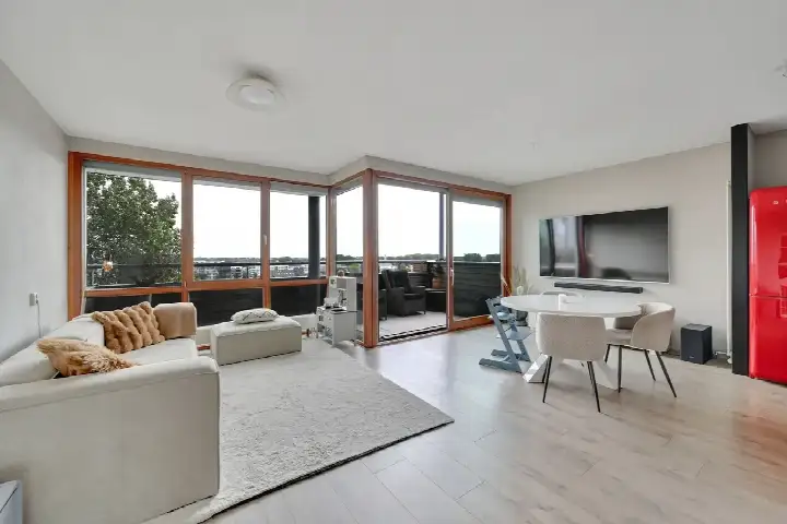 Appartement te koop: Dokter Van Ledestraat 136, Klein Plaspoelpolder Leidschendam