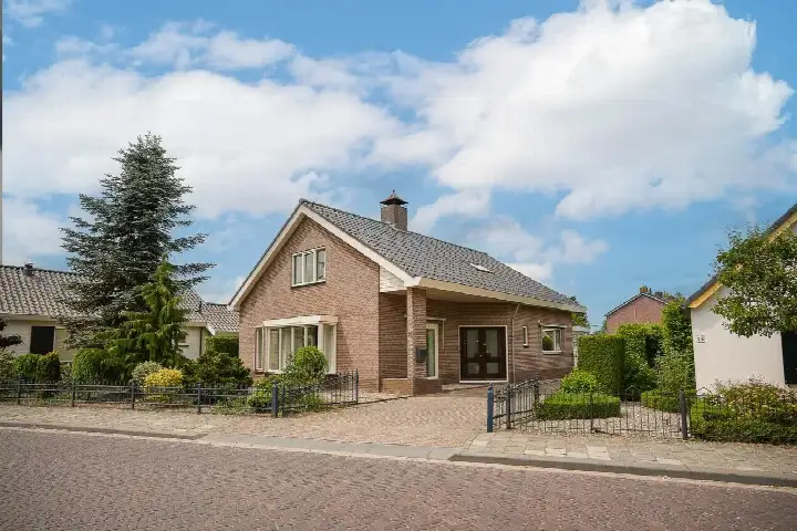Vrijstaande woning te koop: Dokter van Noortstraat 20, Lienden Lienden