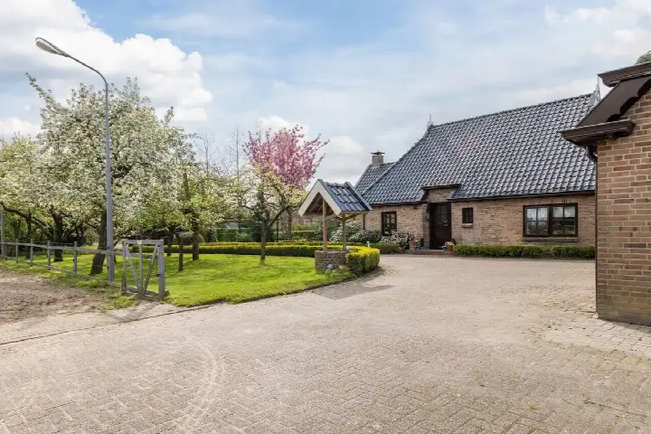 Vrijstaande woning te koop: Dokter Ypeijlaan 12, Verspreide huizen Noordburgum Noardburgum