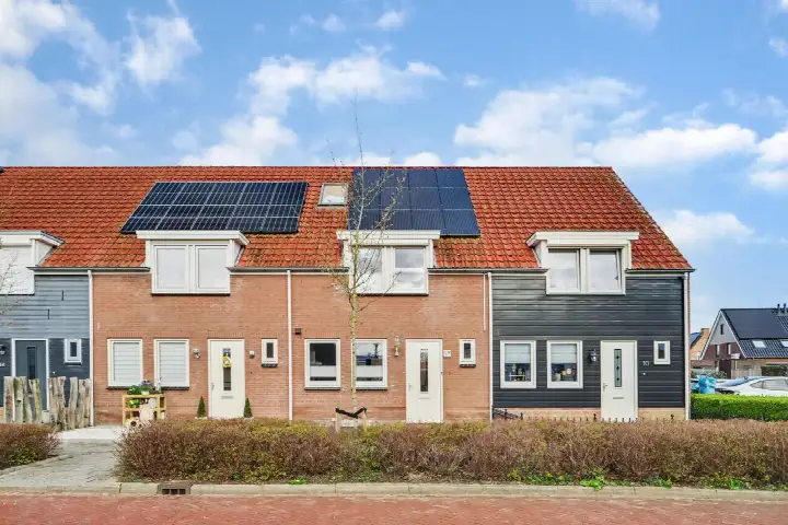 Terraced house for sale: Dokter Zoetemanstraat 12, Stavenisse Stavenisse