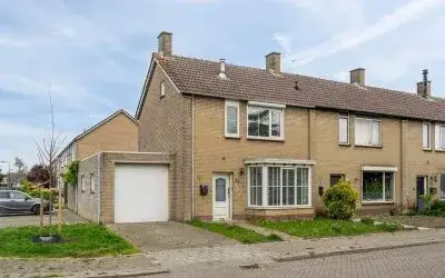 Corner house for sale: Dokter Renesstraat 34, Oud-Vossemeer Oud-Vossemeer