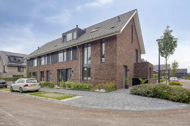 Hoekwoning te koop: Dolf Tulpstraat 10, Steenbrugge Deventer