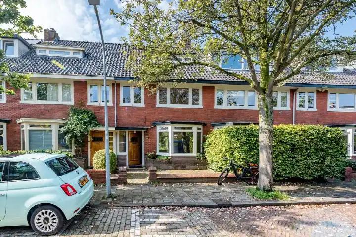 Tussenwoning te koop: Dolfijnstraat 19, Planetenbuurt Haarlem