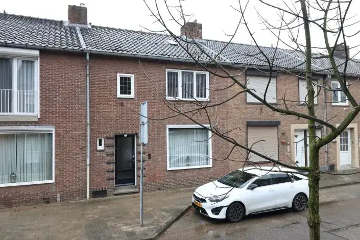Tussenwoning te koop: Dolmansstraat 23A, Limmel Maastricht