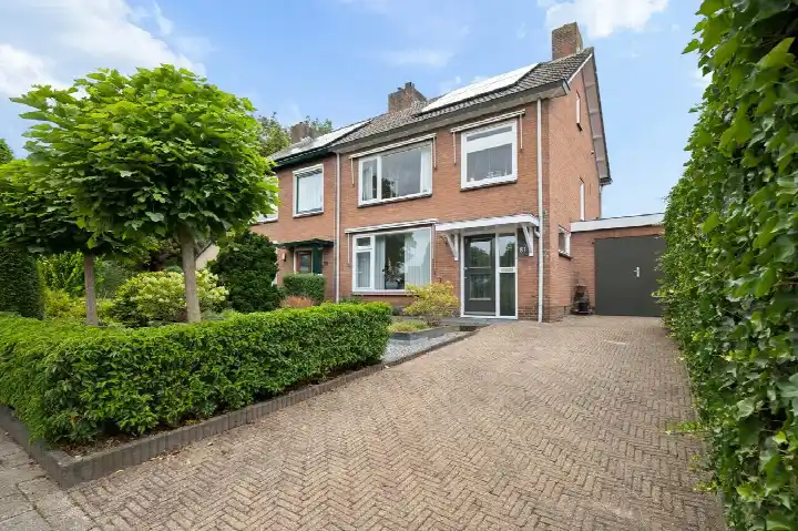 Twee-onder-één-kap te koop: Domineesbergweg 81, Domineesberg Rhenen
