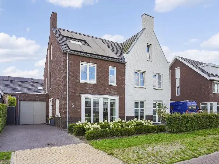 Twee-onder-één-kap te koop: Donjon 5, Braken-Oost Drunen