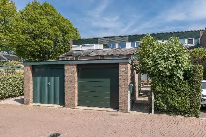 Tussenwoning te koop: Doornenburg 31, Rootselaar-West Barneveld