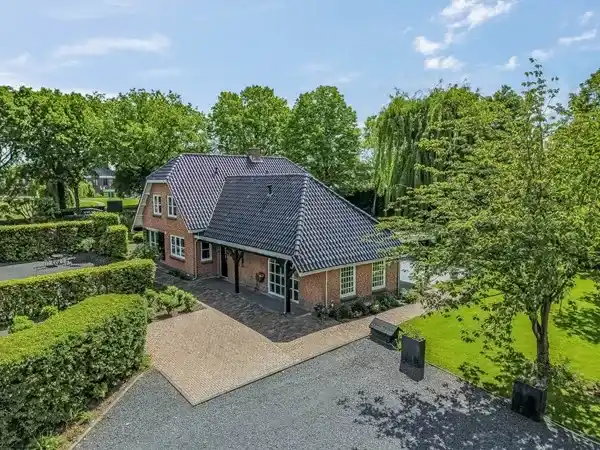 Vrijstaande woning te koop: Dorpsplein 1, Kesteren Kesteren