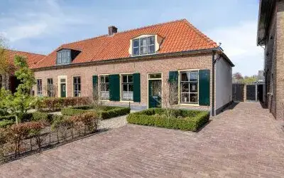Twee-onder-één-kap te koop: Dorpsstraat 104, Renswoude Renswoude