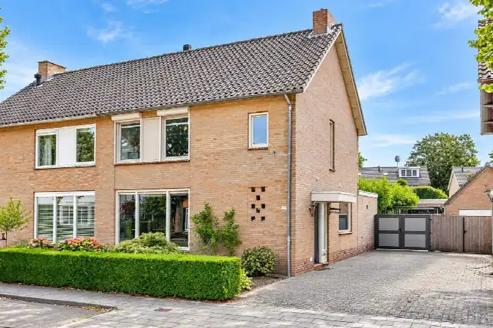 Twee-onder-één-kap te koop: Dorpsstraat 108, Kerkakkers Mierlo
