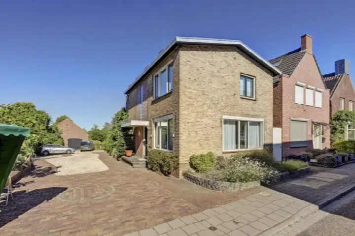 Vrijstaande woning te koop: Dorpsstraat 12, Velden-West Velden