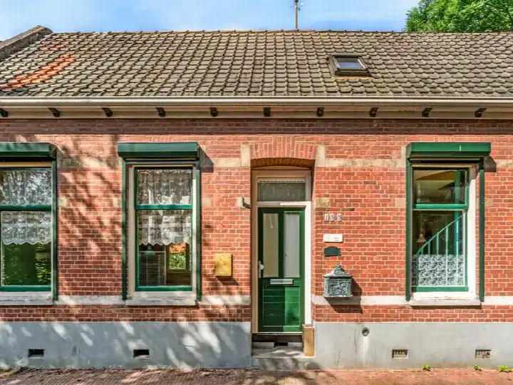 Semi-detached for sale: Dorpsstraat 189, Hoogvliet Zuid Hoogvliet Rotterdam