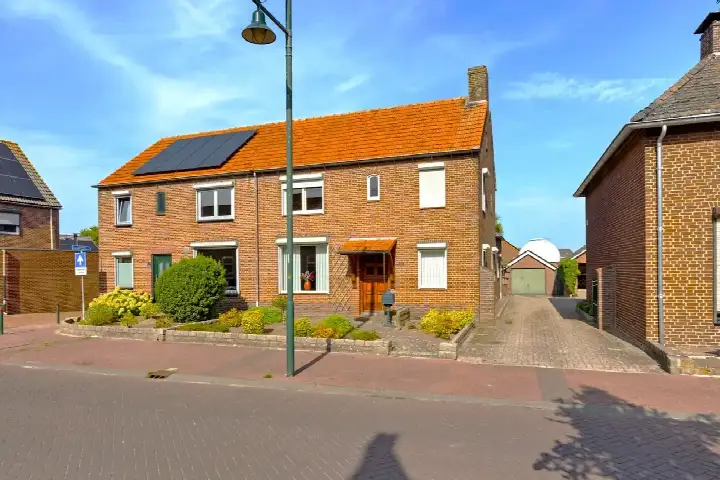 Twee-onder-één-kap te koop: Dorpsstraat 45, Afferden Kern Afferden L