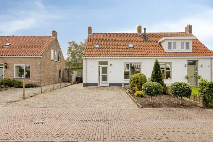 Twee-onder-één-kap te koop: Dorpsstraat 45, Gapinge Gapinge