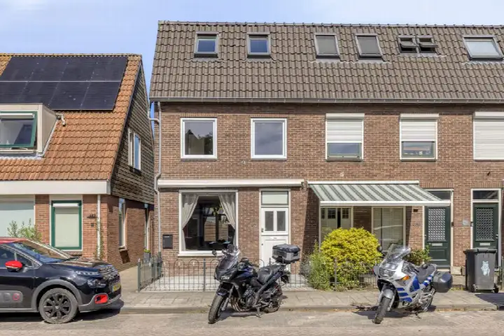Corner house for sale: Dorpsstraat 484, Centrum Assendelft