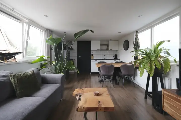 Appartement te koop: Dorpsstraat 49, Tuitjenhorn-West en -Zuid Tuitjenhorn