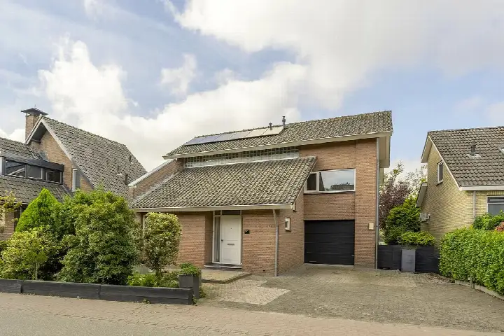 Detached house for sale: Dorpsstraat 54A, Maasdam Woonkern Maasdam