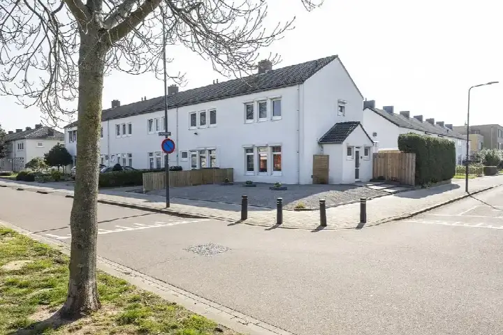 Tussenwoning te koop: Dorpstraat 1, Buchten Buchten