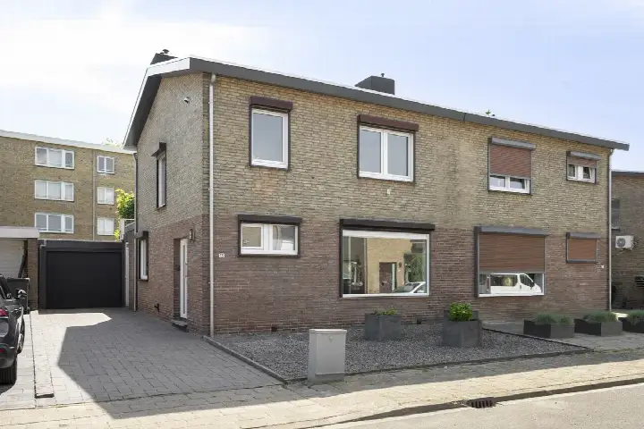 Vrijstaande woning te koop: Dorpstraat 13, Buchten Buchten