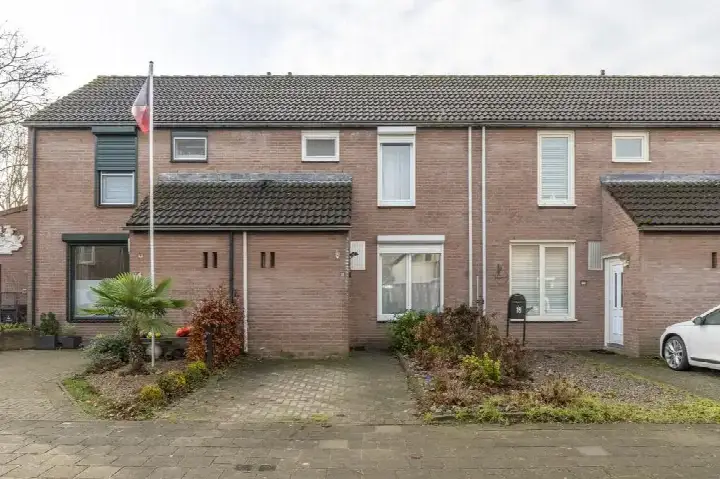 Twee-onder-één-kap te koop: Dorpstraat 18, Buchten Buchten