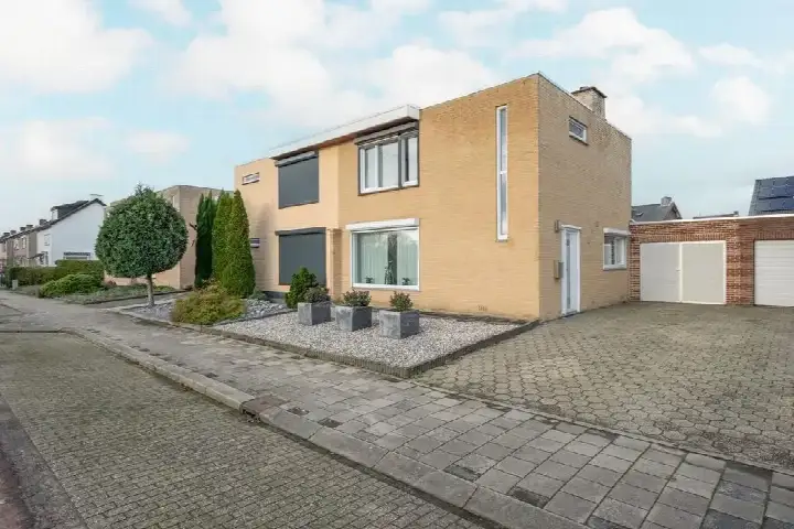 Twee-onder-één-kap te koop: Dorpstraat 20, Buchten Buchten