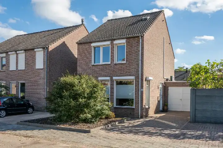 Vrijstaande woning te koop: Dorpstraat 28, Buchten Buchten