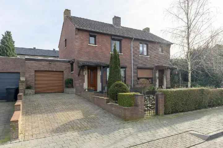 Vrijstaande woning te koop: Dorpstraat 32, Buchten Buchten