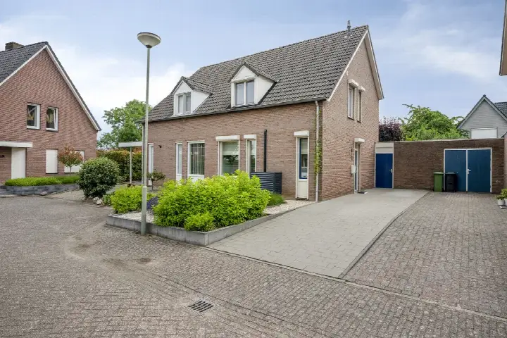 Vrijstaande woning te koop: Dorpstraat 6, Buchten Buchten