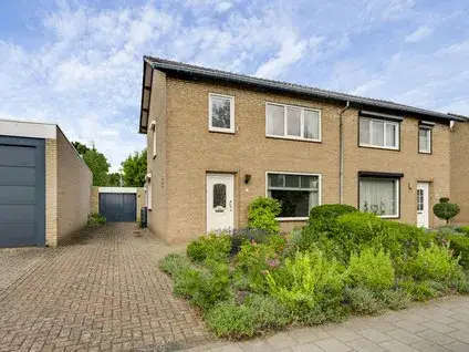 Twee-onder-één-kap te koop: Dorpstraat 61, Kern Baexem Baexem