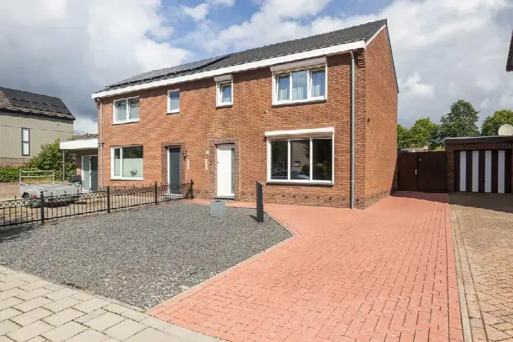 Hoekwoning te koop: Dorpstraat 62, Buchten Buchten