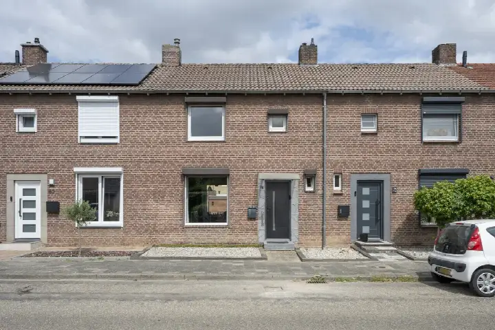 Twee-onder-één-kap te koop: Dorpstraat 78, Buchten Buchten
