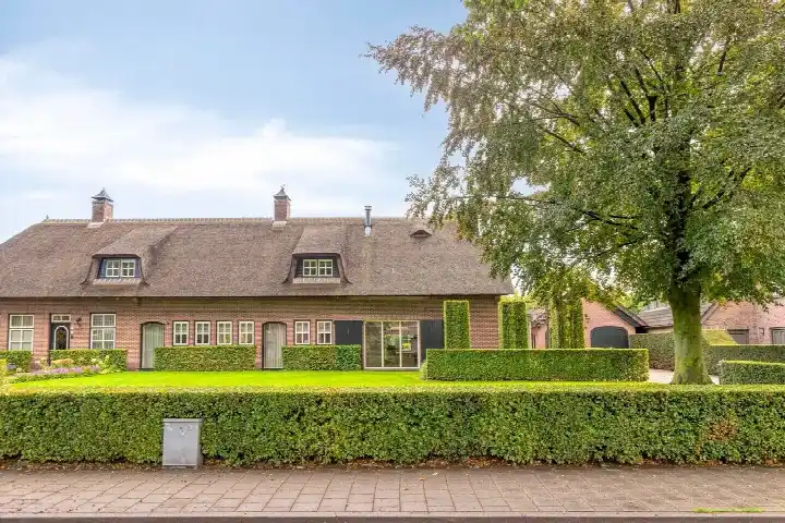 Twee-onder-één-kap te koop: Dorpstraat 8, Kom Nuland Nuland
