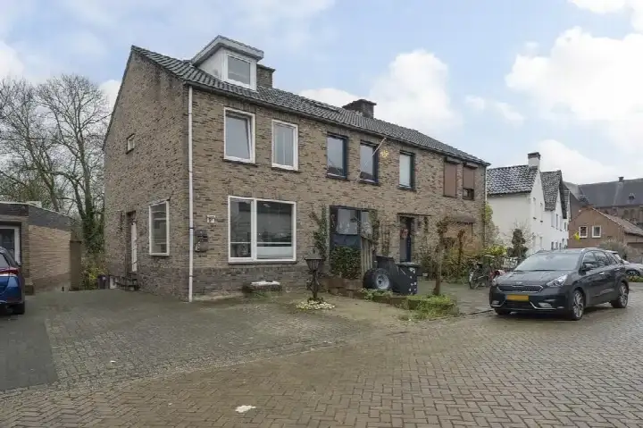 Tussenwoning te koop: Dorpstraat 9, Buchten Buchten