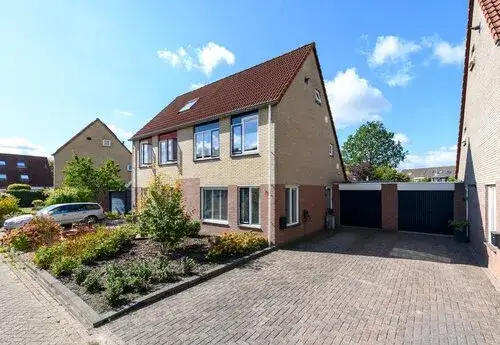 Tussenwoning te koop: Dorsvloer 174, De Trisken rondom Drachten