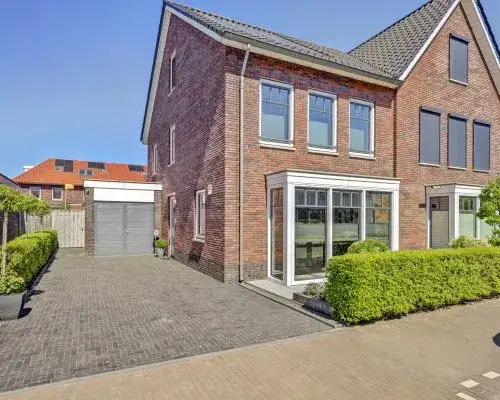 Twee-onder-één-kap te koop: Dotterbloemdreef 20, Harderweide Harderwijk