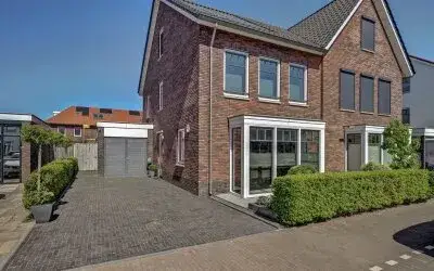 Twee-onder-één-kap te koop: Dotterbloemdreef 20, Harderweide Harderwijk