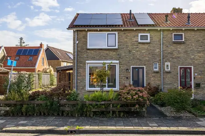 Corner house for sale: Douwemastrjitte 39, Jirnsum Jirnsum