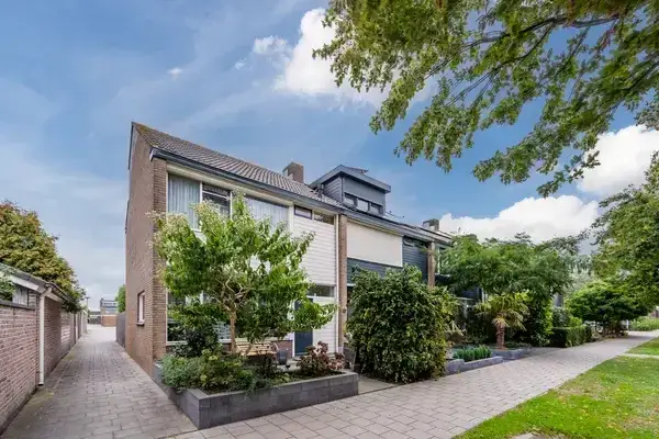 Corner house for sale: Douwes Dekkerlaan 216, Schrijversbuurt Papendrecht