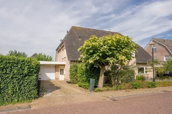 Twee-onder-één-kap te koop: Dovenetel 20, Groot Corlaer Nijkerk