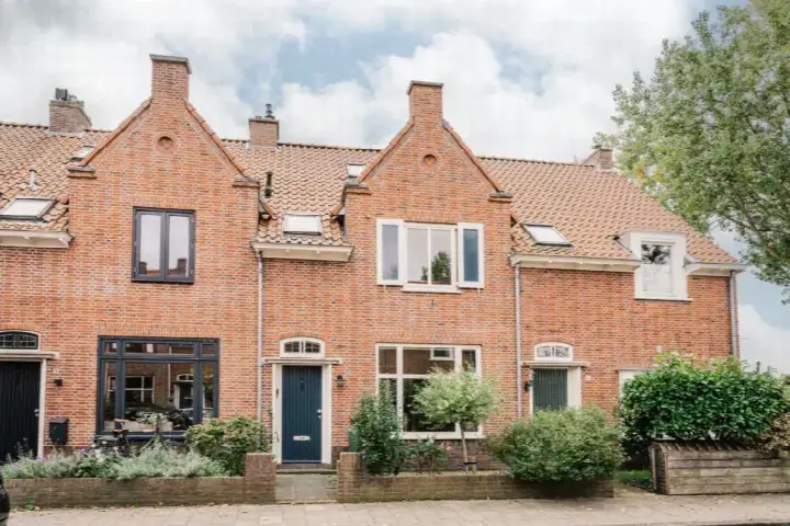 Terraced house for sale: Doverstraat 11, Zeeheldenbuurt Haarlem