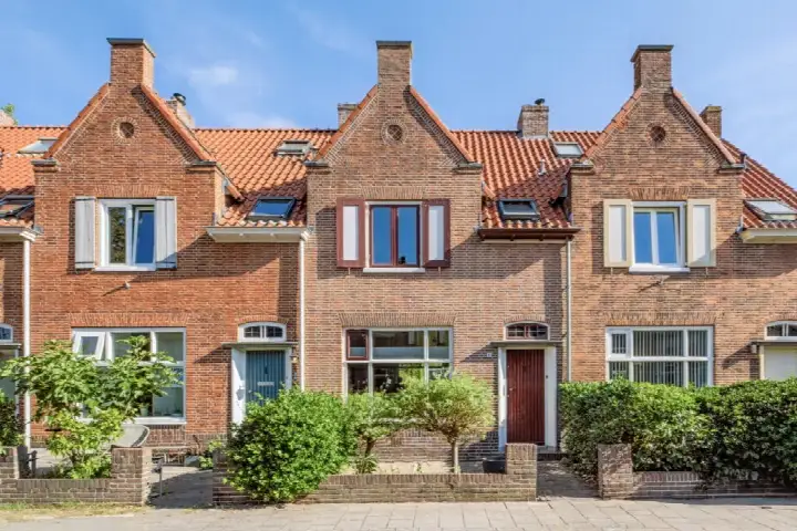 Tussenwoning te koop: Doverstraat 6, Zeeheldenbuurt Haarlem
