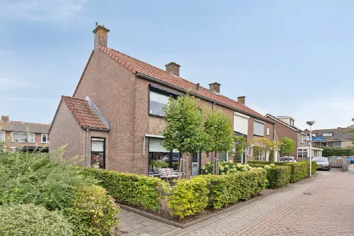 Hoekwoning te koop: Dr. A. de Haanstraat 11, Oud-Alblas-Dorp Oud-Alblas