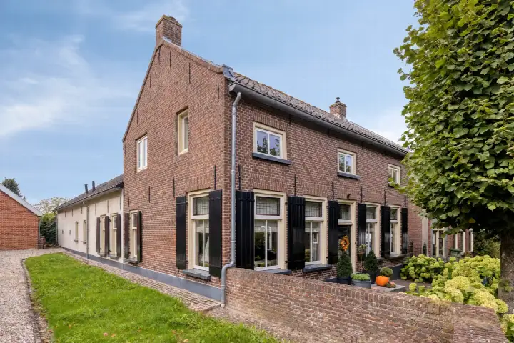 Vrijstaande woning te koop: Dr. A.R. Holplein 8, Ingen Ingen
