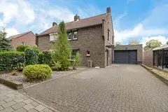 Twee-onder-één-kap te koop: Dr. Ariënsstraat 12, Ophoven Sittard