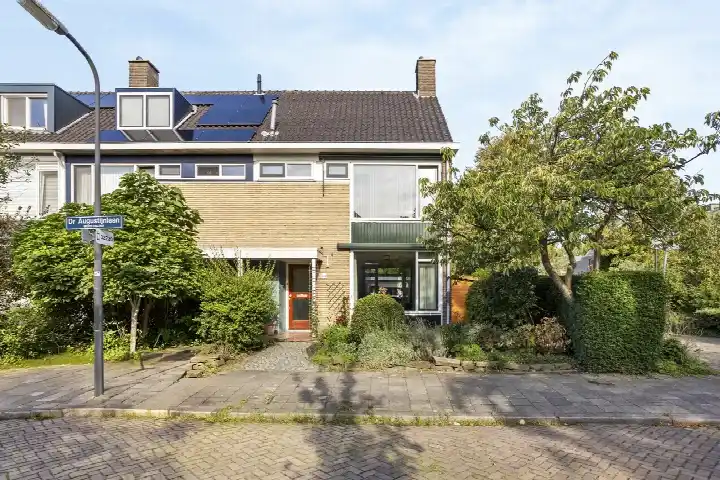 Corner house for sale: Dr Augustijnlaan 33, Huis te Lande Rijswijk