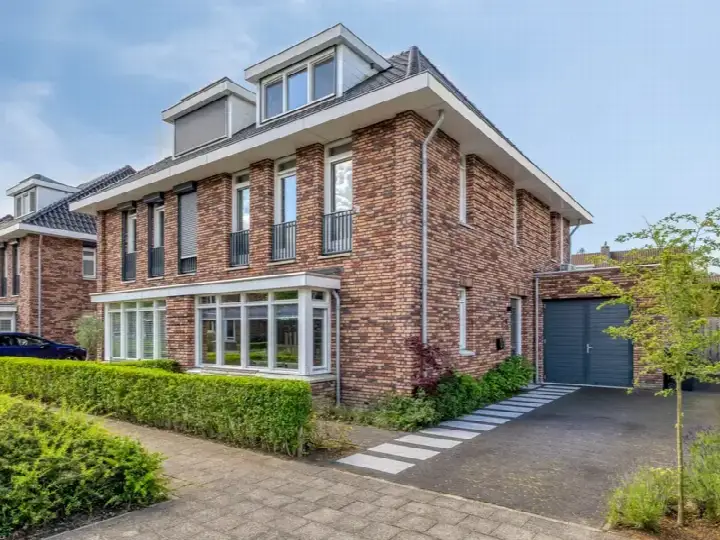 Corner house for sale: dr. Chris Soumokilstraat 13, Staatsliedenkwartier Woerden