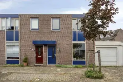 Terraced house for sale: Dr. G. Knuttelstraat 11, Houtwijk 'S-Gravenhage
