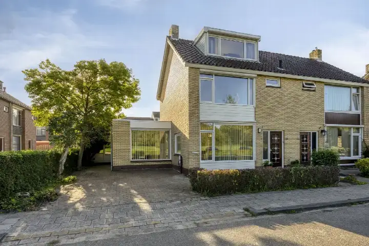 Twee-onder-één-kap te koop: Dr. J. W. Paltelaan 36, Dichtersbuurt Zoetermeer