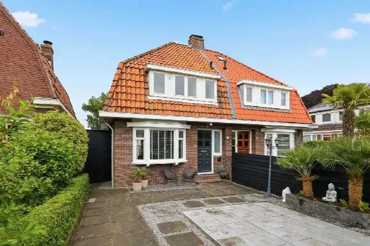 Twee-onder-één-kap te koop: Dr. Jan Mulderstraat 2, Rooswijk Zaandijk